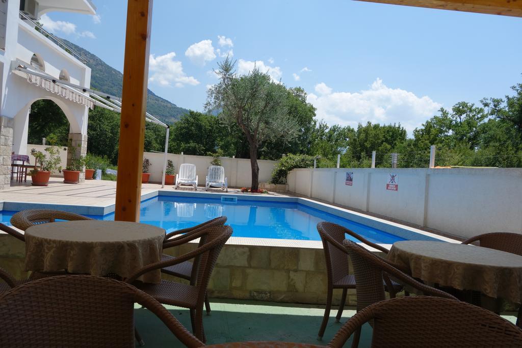 Bonaca Hotel Sutomore Exterior photo