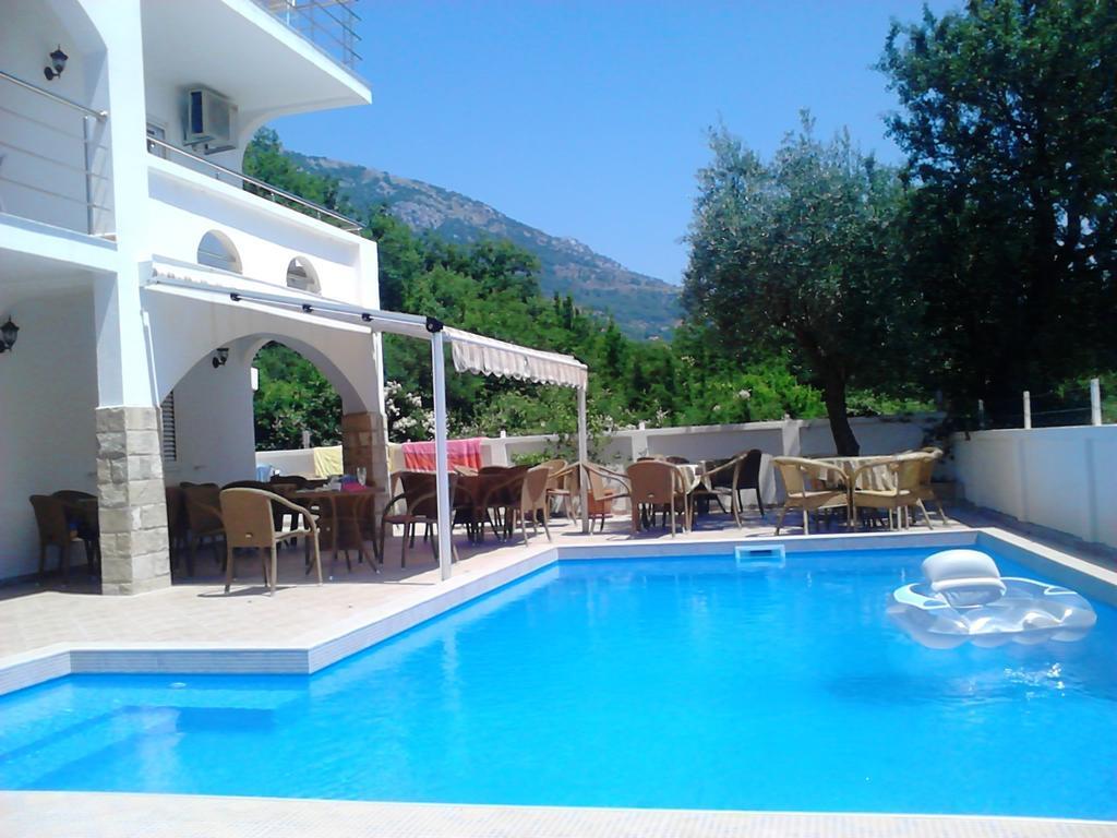 Bonaca Hotel Sutomore Exterior photo
