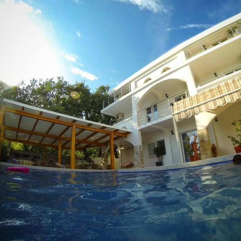 Bonaca Hotel Sutomore Exterior photo